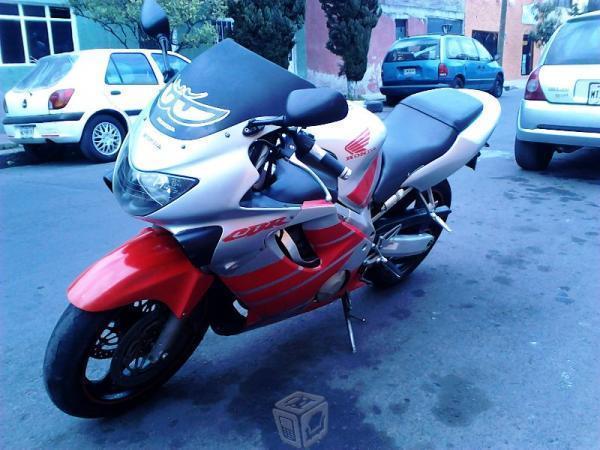 V/c hermosa honda f4 600 solo 33470 millas -00