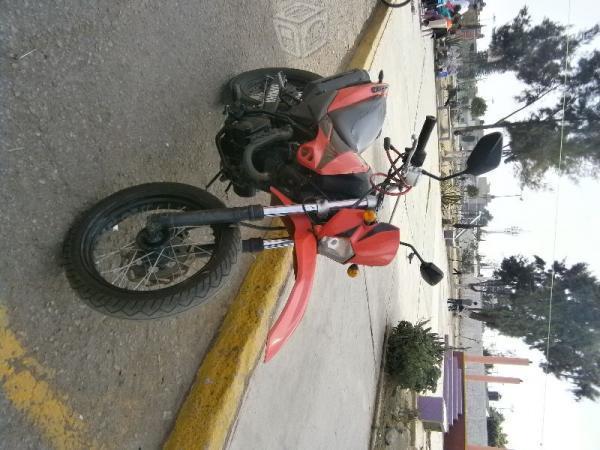 Moto roja en venta o cambio -11