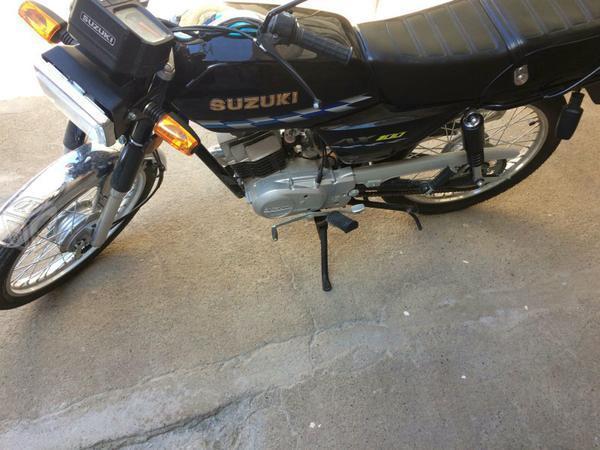 Motocicleta marca Suzuki ax-100 -15
