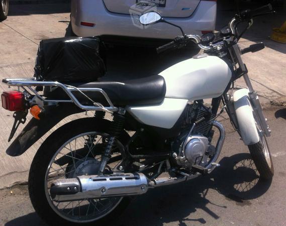 Motocicleta yamaha -15