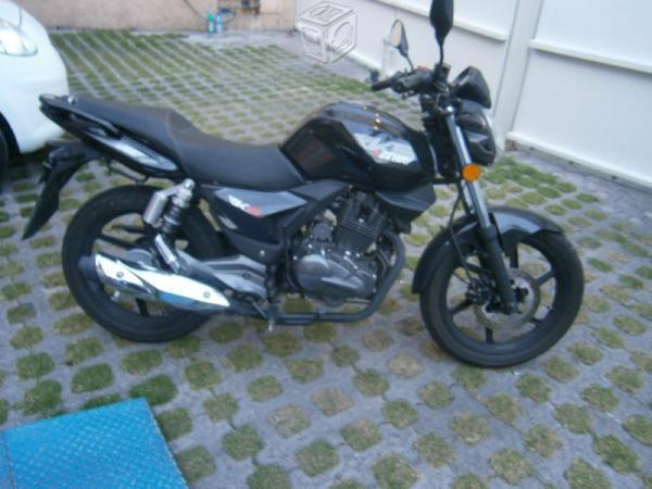 Bonita Moto Keeway 200 Tipo BENELLI RKS