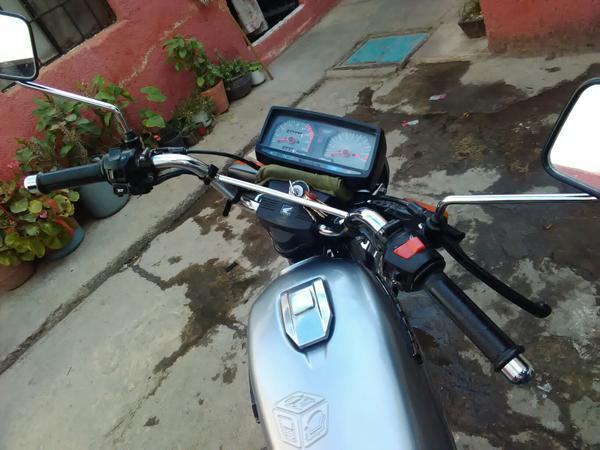 Vendo moto honda