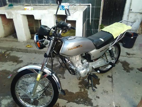 Vendo moto honda