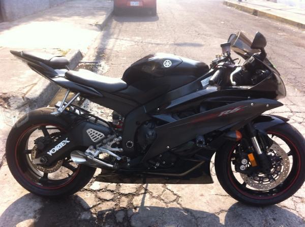 Hermosa yamaha r6r, cambiaria -06