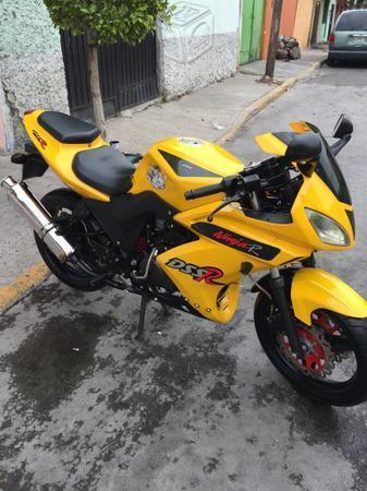 Vendo moto amarilla -14