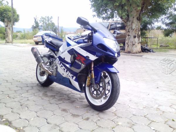 Exelente Suzuki GSXR 1000 Perfecto estado -01