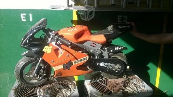 Mini moto deportiva