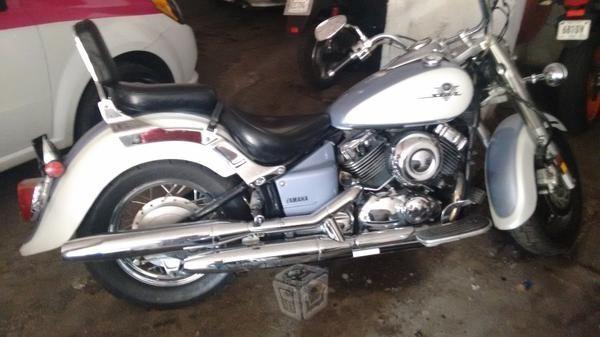 Yamaha vstar en buenas condiciones