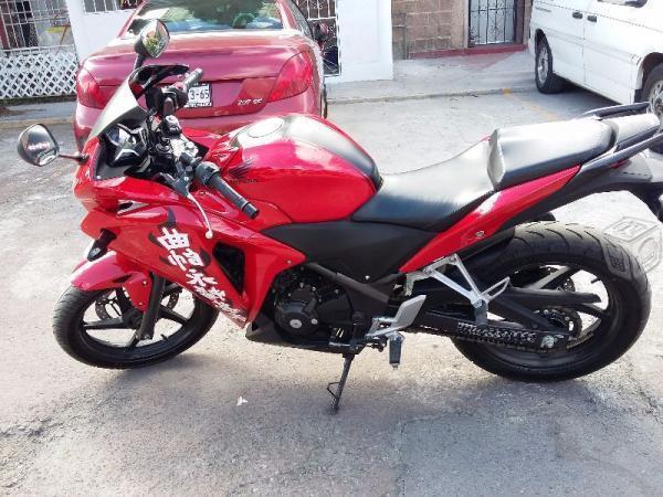 Moto roja marca honda cbr 250 cc 2016 -16