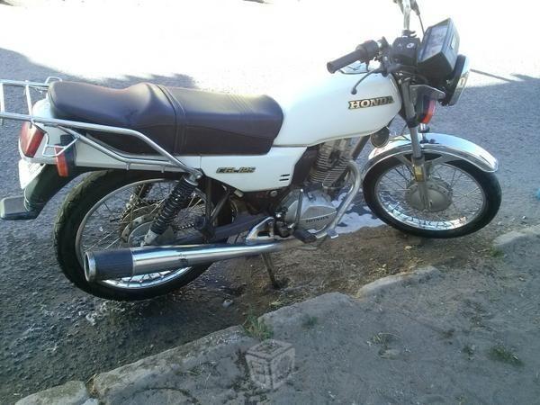 Moto honda 125 c jalando -14