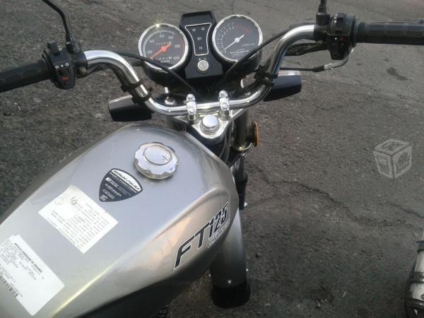 MOTO ITALICA SEMINUEVA -15