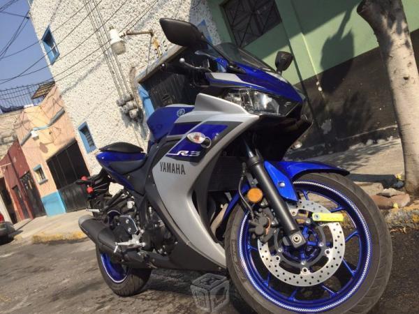 Moto yamaha R3 -15