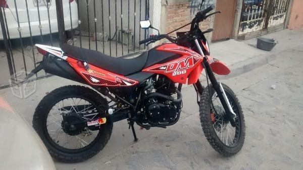 Semi nueva dm 200