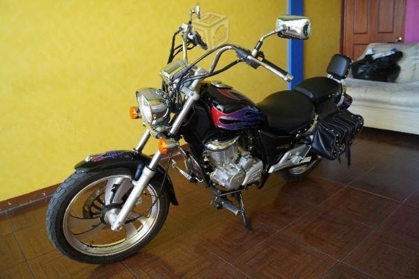 Moto Suzuki GZ 150 -12