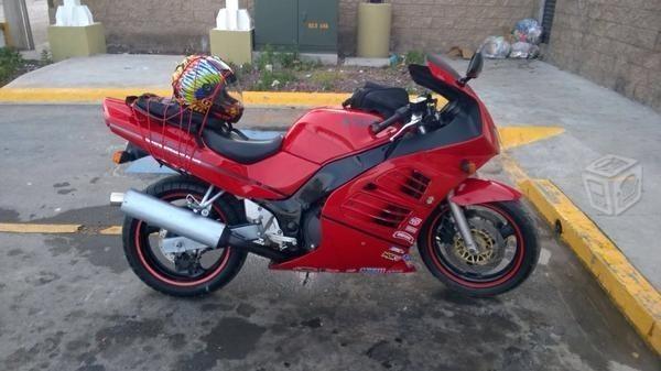 Motocicleta suzuki rf 600 -93