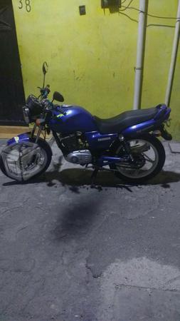 Suzuki en125 jalando al 100 -06