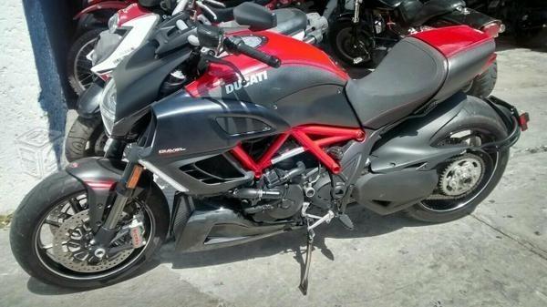 Busco: Motocicleta Ducati