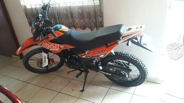 bonita moto DM 200