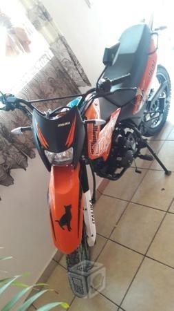 bonita moto DM 200