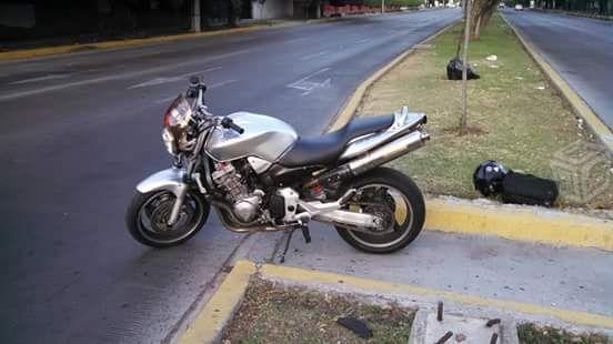 Motocicleta Honda Hornet 919 -04