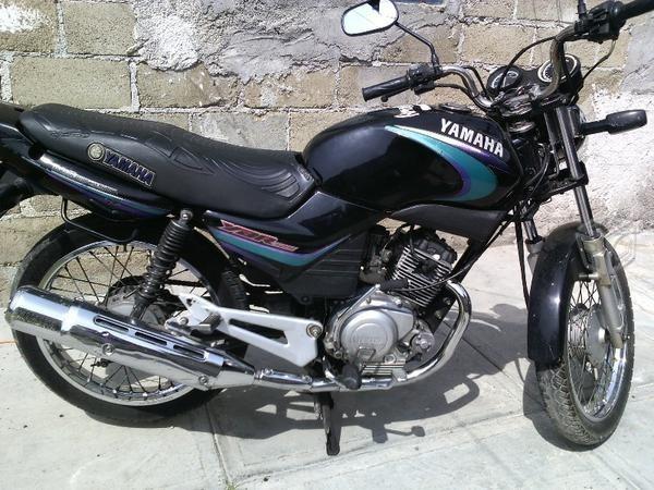 Yamaha Ybr125 con placas -08