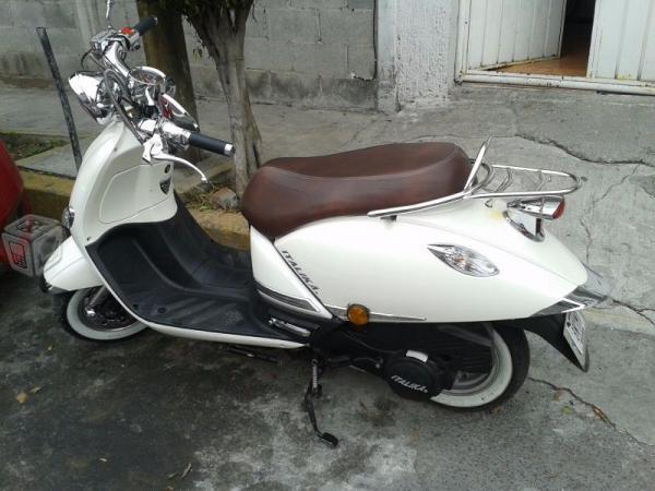 Scooter Italika Vitalia Retro Color Crema -14