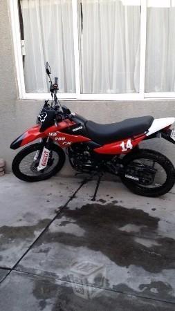 Moto italika modelo DM200 doble propósito