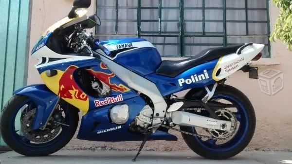 Yamaha tuhndercat red bull -01