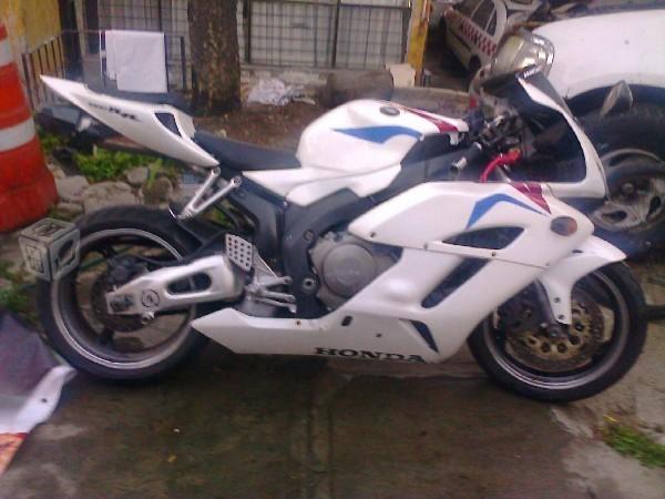 Moto Honda de pista rr 1000 -04