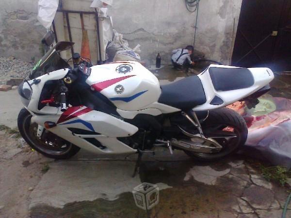 Moto Honda de pista rr 1000 -04