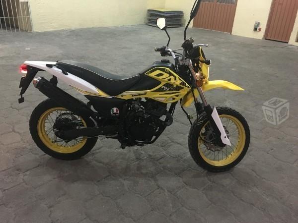 Vendo motocicleta Dm -14