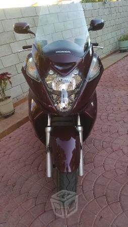 Motocicleta honda silverwing FSC600 -09