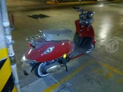 Se vende motoneta -15