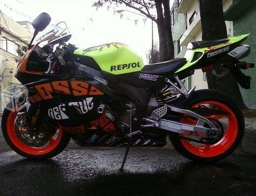 Honda CBR1000 Versión Rossi -04