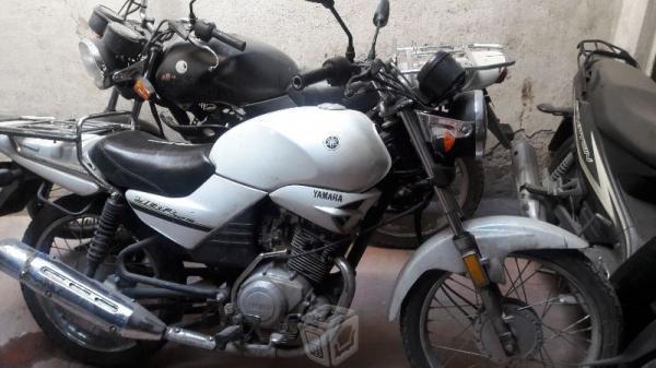 Motocicleta yamaha 125 cc -11