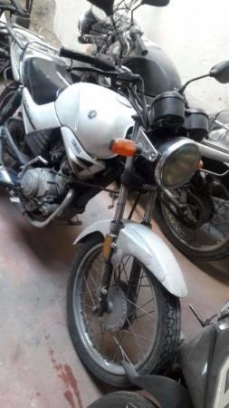 Motocicleta yamaha -11