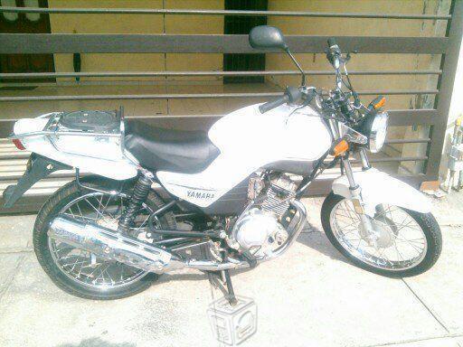 Bonita Yamaha Ybr 125 blanca de trabajo  -12