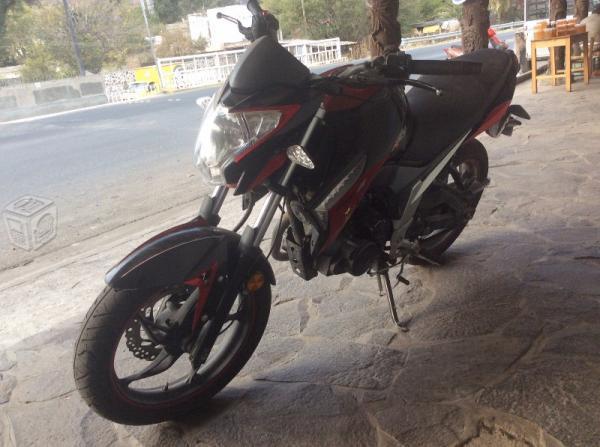 Bonita y practica moto -14