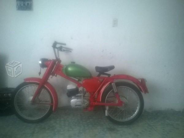 Motocicleta antigua -70