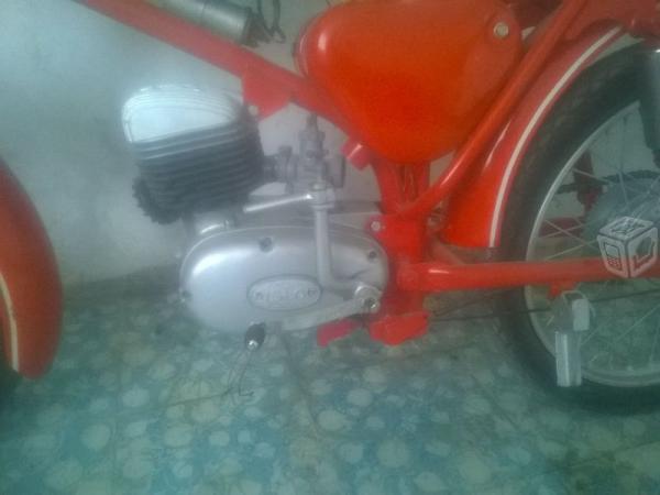 Motocicleta antigua -70
