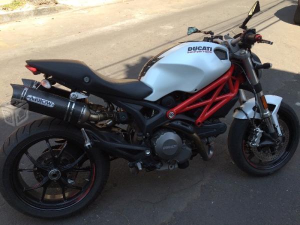 Ducati Monster 796 -11