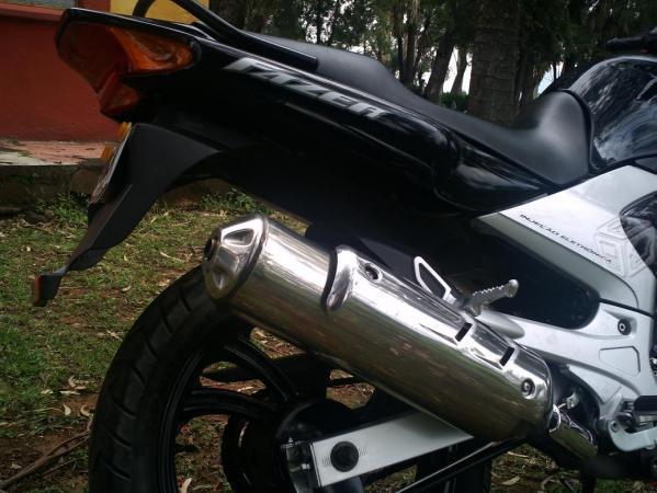 Yamaha FAZER ys250 IMPECABLE 7000kms ninguna caida -08