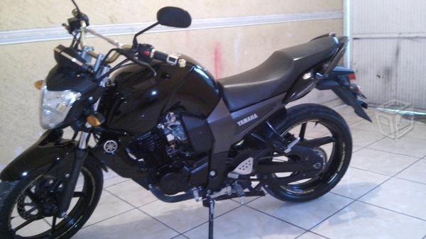 Preciosa moto fz -13