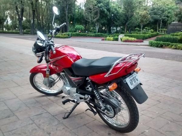 Yahama en magnifino estado ybr 125 -15