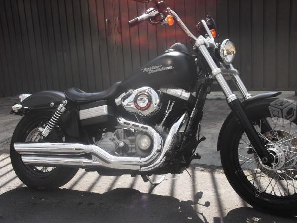 Harley dyna streetbob 1600cc seminueva -09