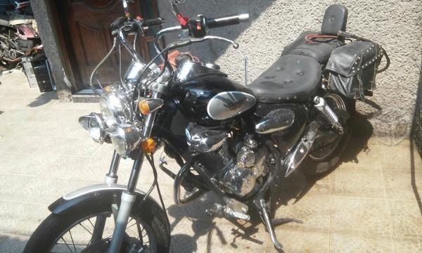 Bonita moto choper -07