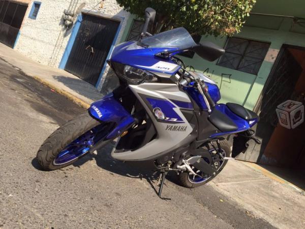 Moto yamaha R3 -15