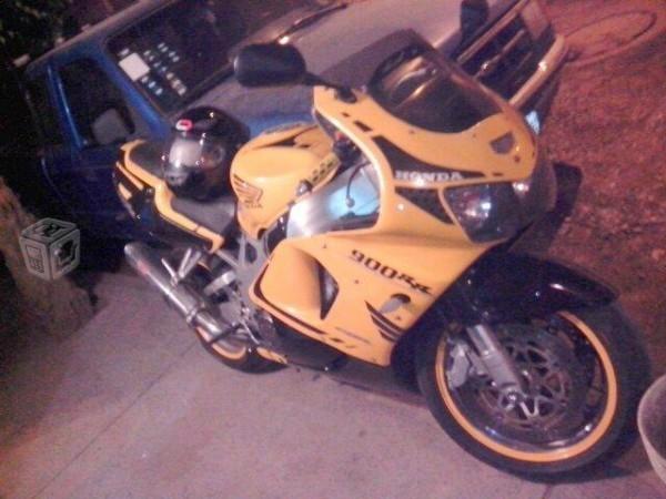 Deportiva honda cbr 930cc. -99