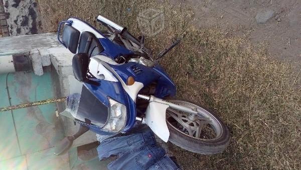 Preciosa moto ex 200, placas azules