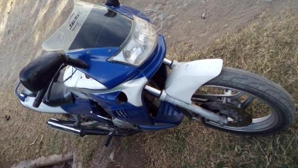 Preciosa moto ex 200, placas azules